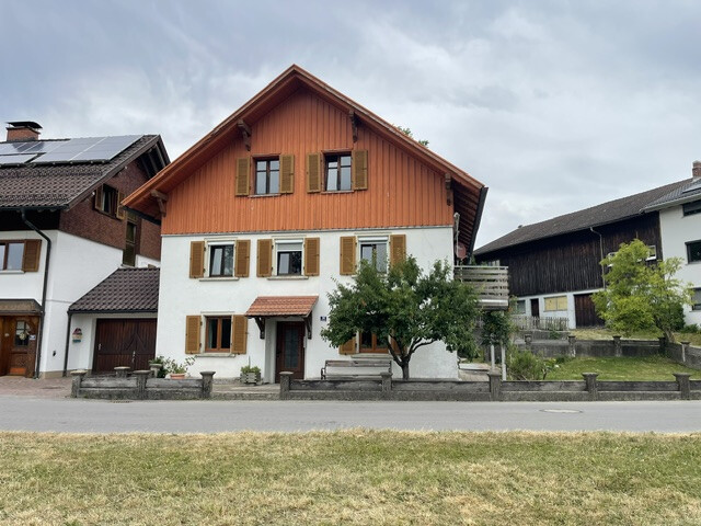 Willkommen in Ihrem neuen Zuhause – genießen Sie naturnahes Wohnen in seiner schönsten Form.“