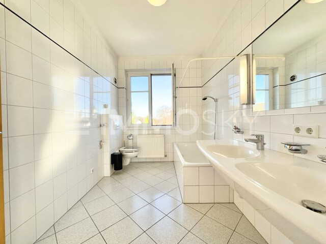 Sonniges Zuhause mit 2 Garagenplätzen