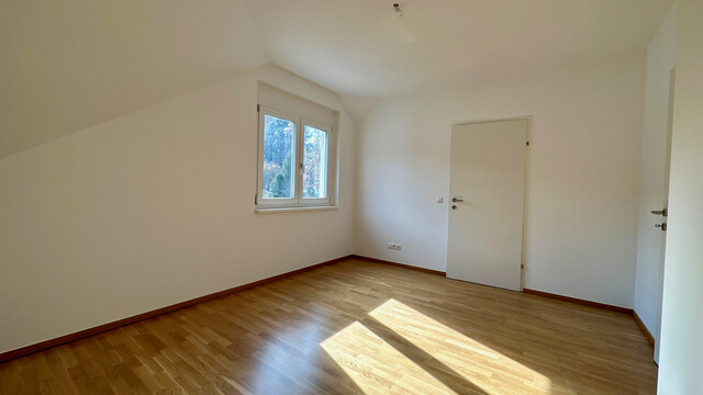 "ohne Provision" geräumige, moderne 4 Zimmer Terrassenwohnung über 2 Etagen