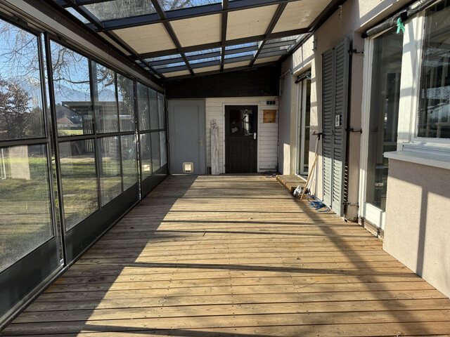 Bungalow mit traumhaftem Wintergarten in ruhiger Wohngegend