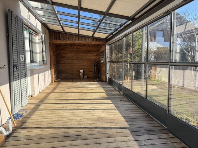 Bungalow mit traumhaftem Wintergarten in ruhiger Wohngegend