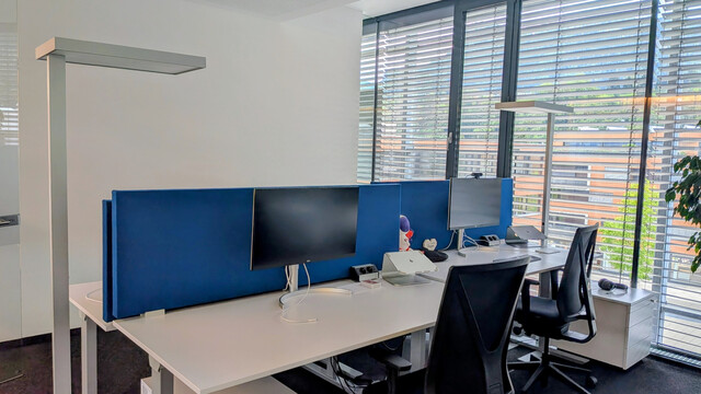 Schönes Cubicle mit 4 vollausgestatteten Arbeitsplätzen zu vermieten