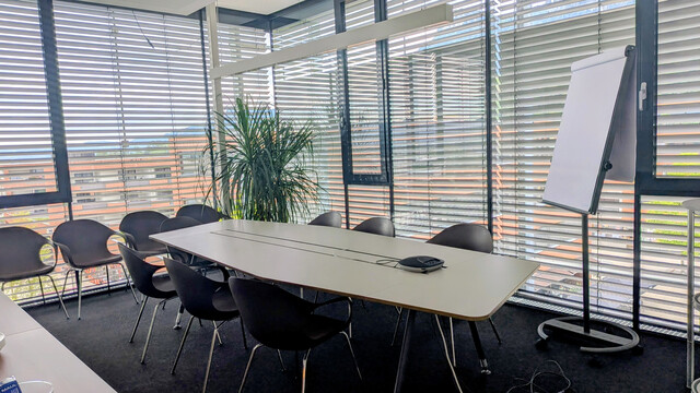 Schönes Cubicle mit 4 vollausgestatteten Arbeitsplätzen zu vermieten