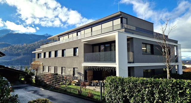 Großzügiges Zweifamilienhaus zu verkaufen