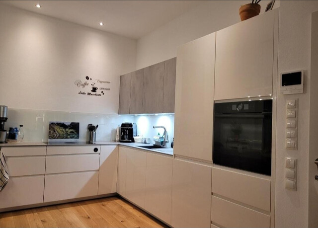PRIVATVERKAUF - Gartenwohnung mit Terrasse, Garten & Tiefgaragen-Parkplatz in Top-Lage!