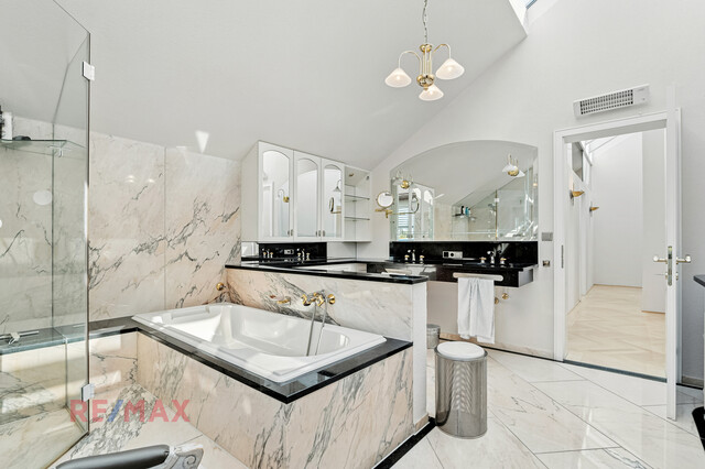 Nobles Anwesen mit großem Schwimmteich