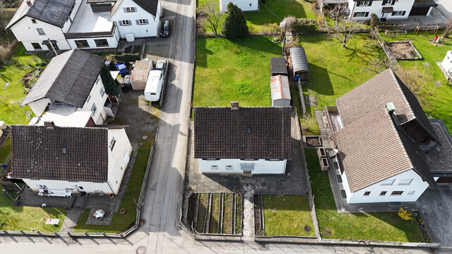 Sonniges Baugrundstück mit Altbestand in ruhiger Lage von Schwarzach