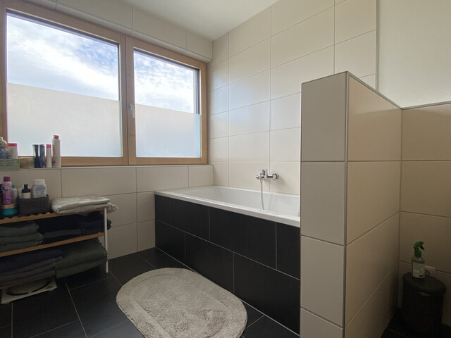 Hochwertige 3 Zimmerwohnung mit Carport/E-Ladestation