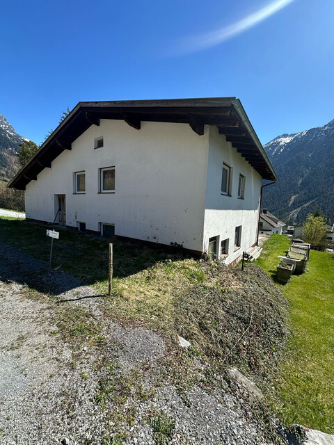 Renovierungsbedürftiges Mehrfamilienhaus zum Kauf in Top-Lage!