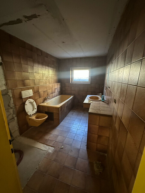 Renovierungsbedürftiges Mehrfamilienhaus zum Kauf in Top-Lage!