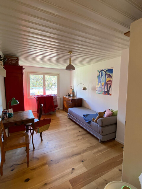 Schöne Wohnung/halbes Haus in schönem Wohngebiet 