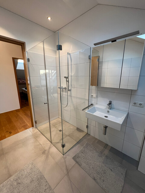 Hochwertig ausgestattete 2-Zimmer Dachgeschosswohnung in Lauteracher Kleinwohnanlage