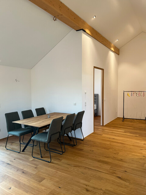Hochwertig ausgestattete 2-Zimmer Dachgeschosswohnung in Lauteracher Kleinwohnanlage