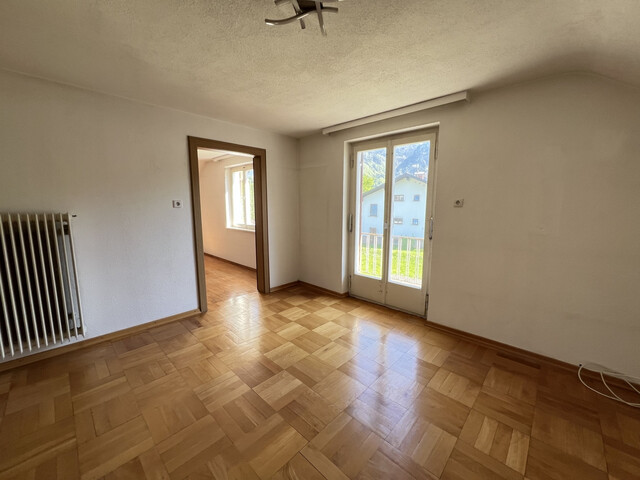 EINFAMILIENHAUS MIT VIEL GRÜNUMSCHWUNG