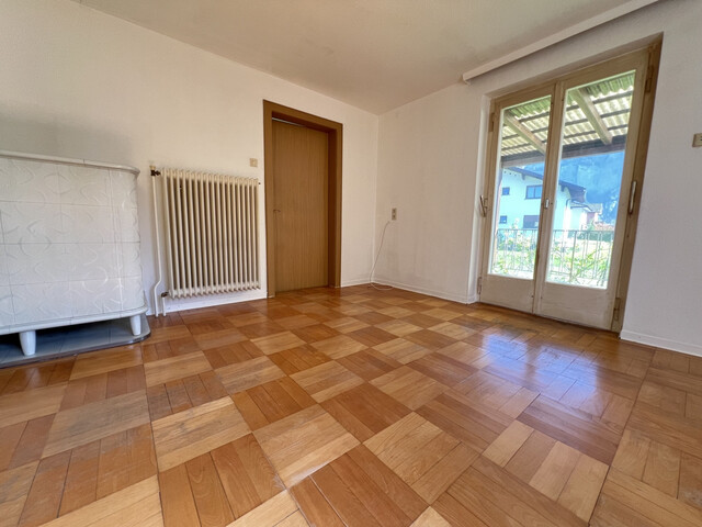 EINFAMILIENHAUS MIT VIEL GRÜNUMSCHWUNG