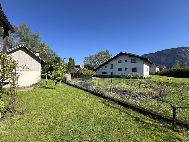 EINFAMILIENHAUS MIT VIEL GRÜNUMSCHWUNG