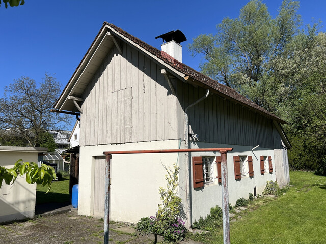EINFAMILIENHAUS MIT VIEL GRÜNUMSCHWUNG