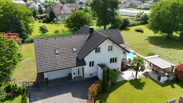 Exklusive Wohlfühloase – Elegantes Haus mit Gartenidylle