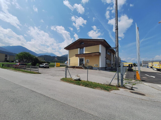 Geschäftshaus im Gewerbegebiet von Kematen in Tirol