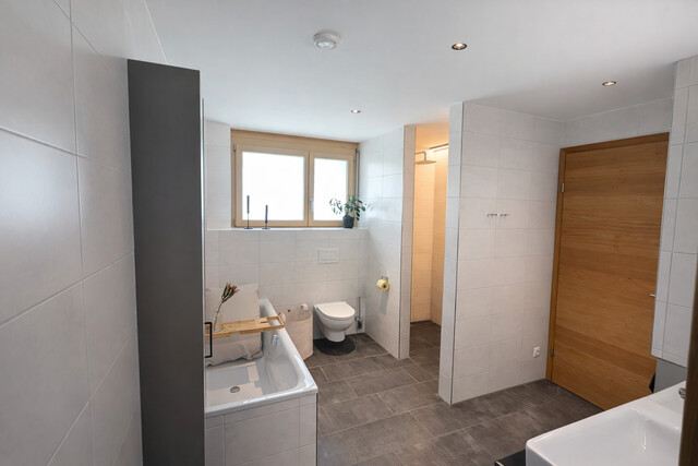 Möblierte 3-Zimmer Penthouse Wohnung inkl. 2 TG Plätzen 