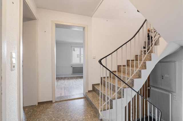 Haus in Rankweil mit Garten, Garage & Bergblick – Renovierungsprojekt mit viel Potential