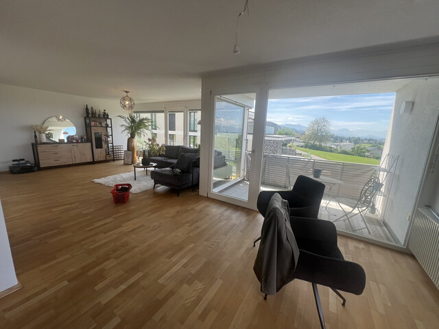 Lichtdurchflutete zwei Zimmer Wohnung mit wunderbaren Seeblick in Hörbranz
