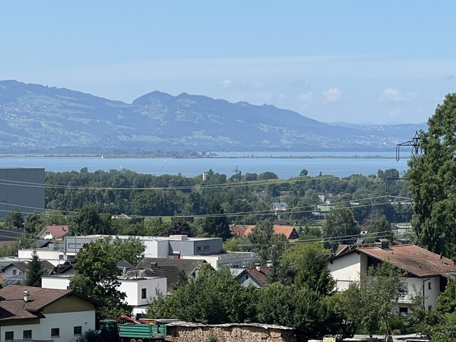 Lichtdurchflutete zwei Zimmer Wohnung mit wunderbaren Seeblick in Hörbranz