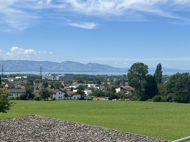 Lichtdurchflutete zwei Zimmer Wohnung mit wunderbaren Seeblick in Hörbranz