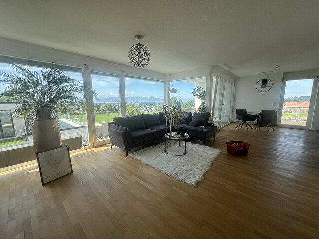 Lichtdurchflutete zwei Zimmer Wohnung mit wunderbaren Seeblick in Hörbranz