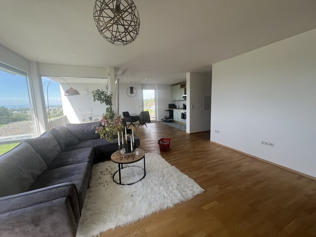 Lichtdurchflutete zwei Zimmer Wohnung mit wunderbaren Seeblick in Hörbranz