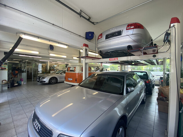 Autohaus mit Werkstatt, Bauernhaus und Einliegerwohnung