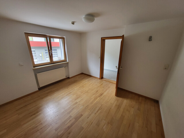 Schöne 4-Zimmer-Wohnung mit Balkon und Terrasse, in ruhiger Lage mit Ausblick ins Grüne