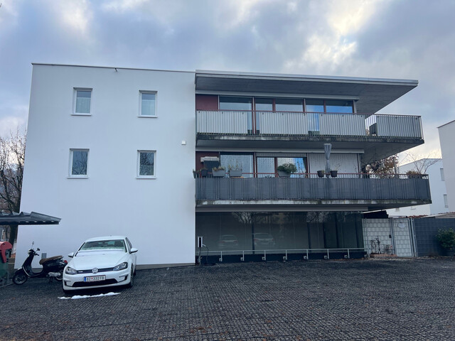 Sehr sonnige, ruhige und gepflegte 3-Zimmer-Wohnung im Dachgeschoss!