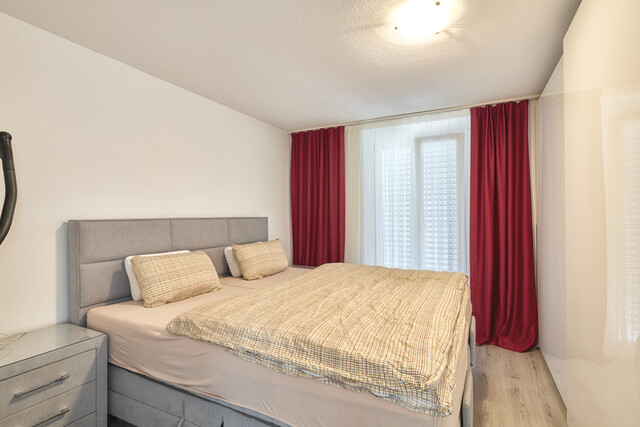 Familienglück in modernem Zuhause