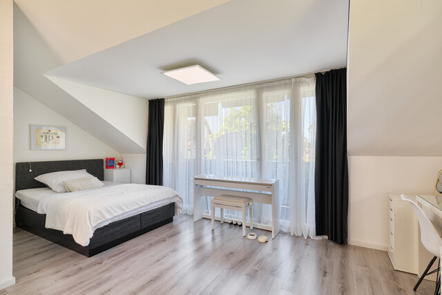 Familienglück in modernem Zuhause