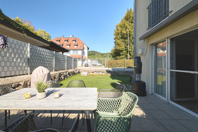 Familienglück in modernem Zuhause