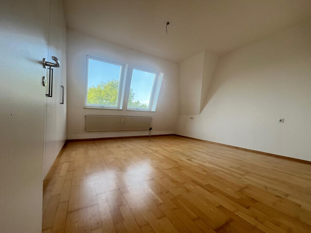 56m2, 2-Zimmer-Wohlfühlwohnung, provisionsfrei, renoviert für Single oder Paar, Balkonblick zur Karrenseilbahn...