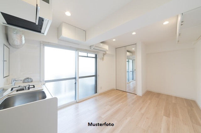 Moderne 2-Zimmer-Wohnung - Wohn-/Esszimmer mit offener Küche + Balkon