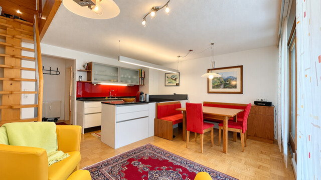Sonne, Bergblick und Natur – Wohnung mit Loggia in Gortipohl