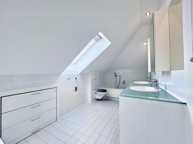 Architekten Maisonette Wohnung mit 180° Aussicht über das Rheintal