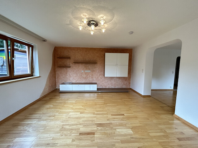 (5) Zimmer-Wohnung  |  Garten  |  Meiningen  | Garagenplatz