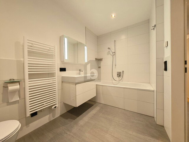 PREISHIT! MODERN UND HOCHWERTIG IN NEUWERTIGER WOHNANLAGE MIT TIEFGARAGE + BALKON