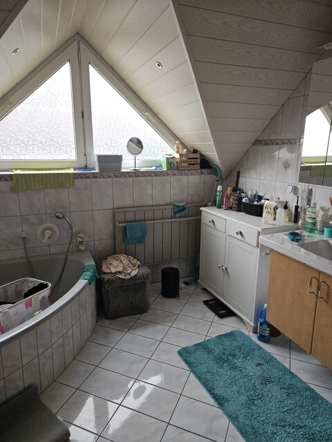 Sonnige 4 Zimmerwohnung Privat im 3 Familienhaus