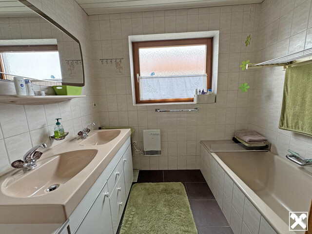 Naturnahes Wohnen - Sehr gepflegtes Einfamilienhaus mit Garage