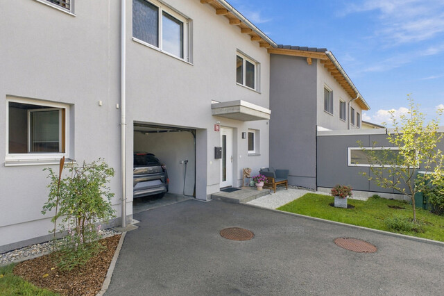 Dornbirn: Modernes 4-Zimmer-Reihenhaus in Massivbauweise mit Garten, Terrasse und Garage