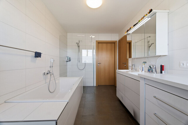 Dornbirn: Modernes 4-Zimmer-Reihenhaus in Massivbauweise mit Garten, Terrasse und Garage