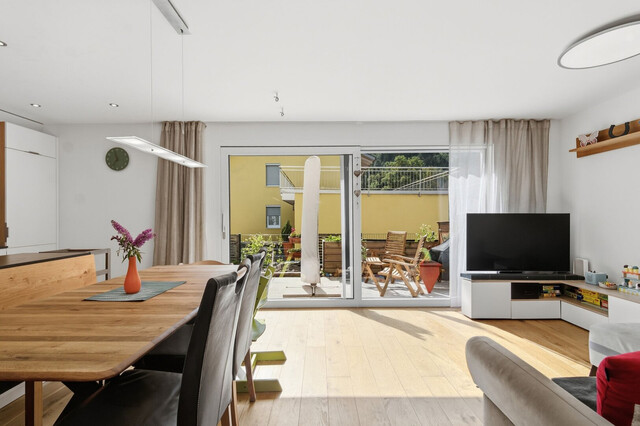 Dornbirn: Modernes 4-Zimmer-Reihenhaus in Massivbauweise mit Garten, Terrasse und Garage