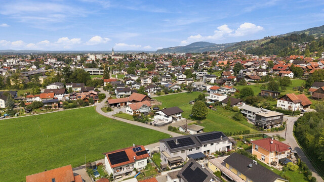 Dornbirn: Modernes 4-Zimmer-Reihenhaus in Massivbauweise mit Garten, Terrasse und Garage