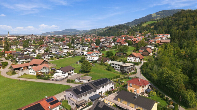 Dornbirn: Modernes 4-Zimmer-Reihenhaus in Massivbauweise mit Garten, Terrasse und Garage