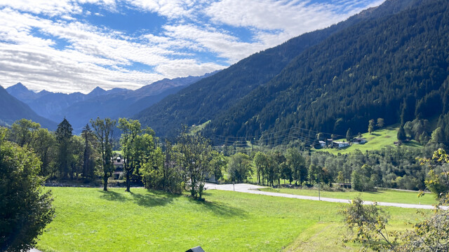 Sonne, Bergblick und Natur – Wohnung mit Loggia in Gortipohl